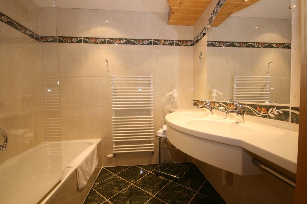 Alpenhotel Neuwirt Schladming Rum bild